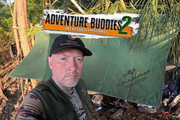 Joey-Kelly-Adventure-Buddies-Haengematteay2c8JneGnVcB